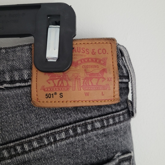 Levi’s 501 high-waisted washed black jeans. 🖤 - Picture 4 of 7